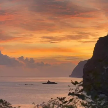 Dhamma بونتا ديلغادا